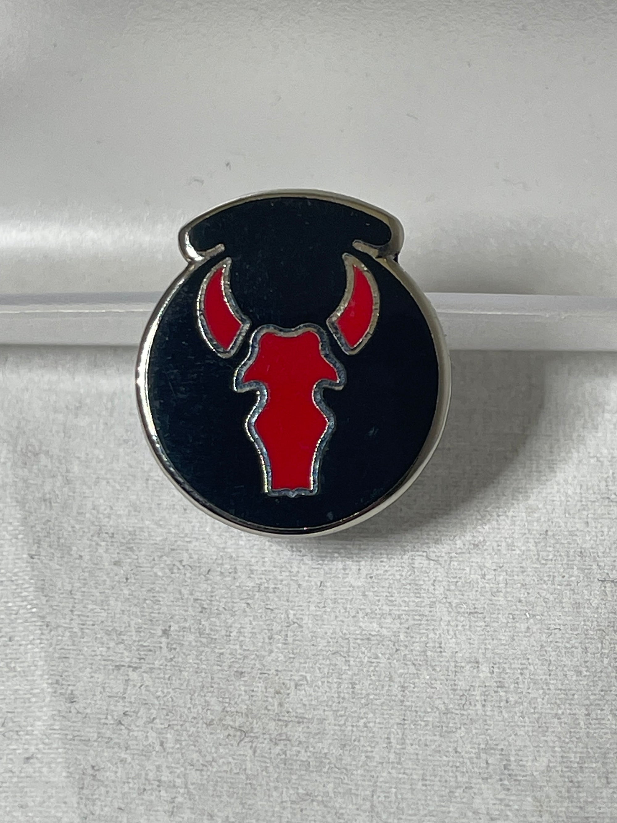 34th Infantry Pin Silver trim