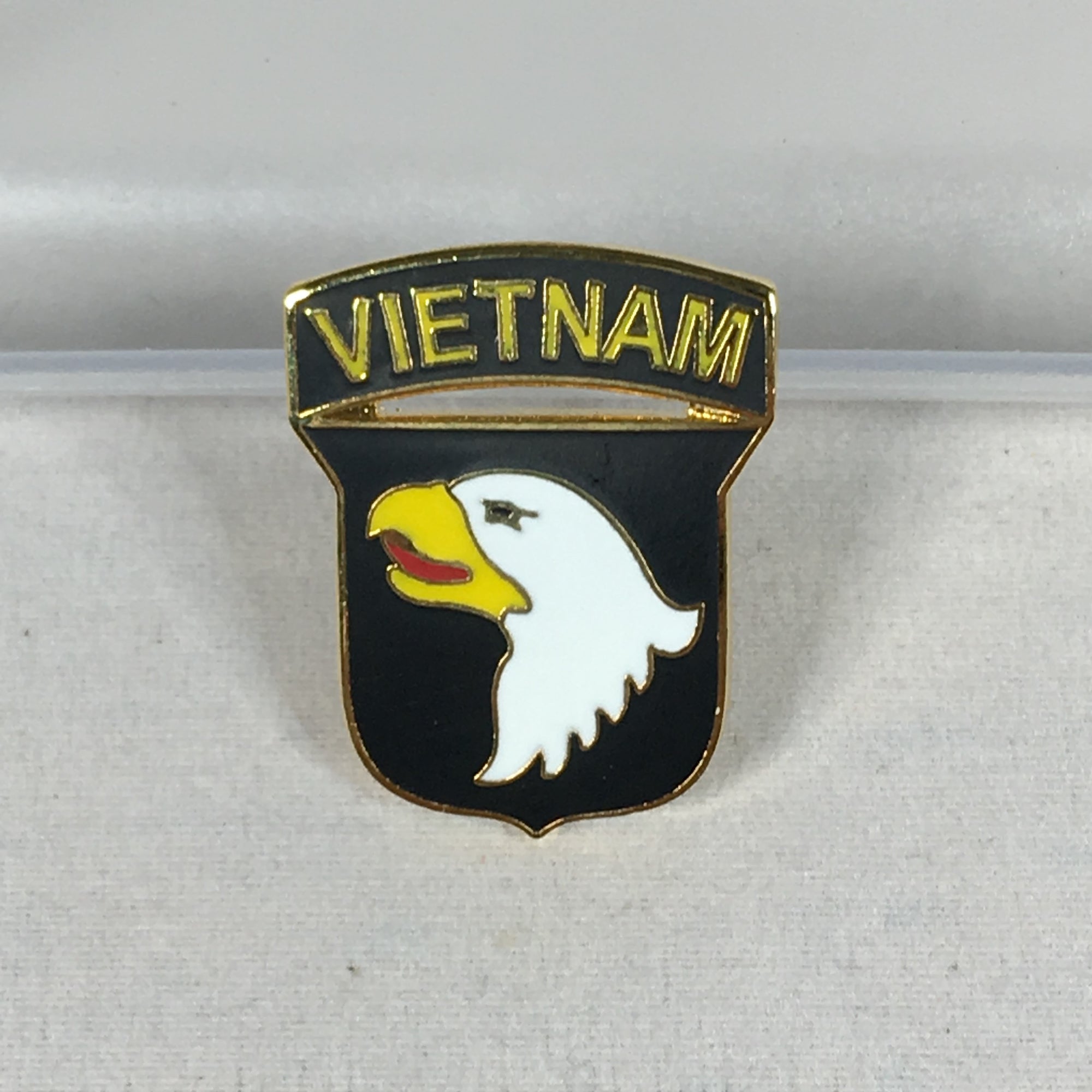 101st Airborne Vietnam Pin